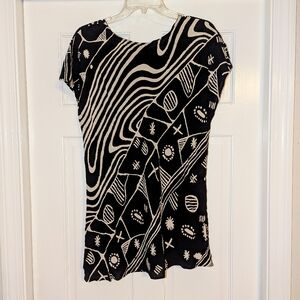 Jessica Howard Black and White Graphic Short Sleeve Top
